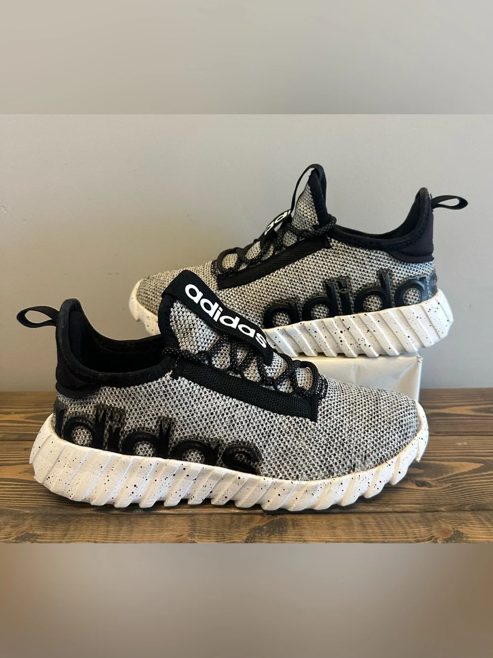 Adidas Kaptir 3.0 Sneakers Black and White Shoes Kids Size 4 or Women’s 5